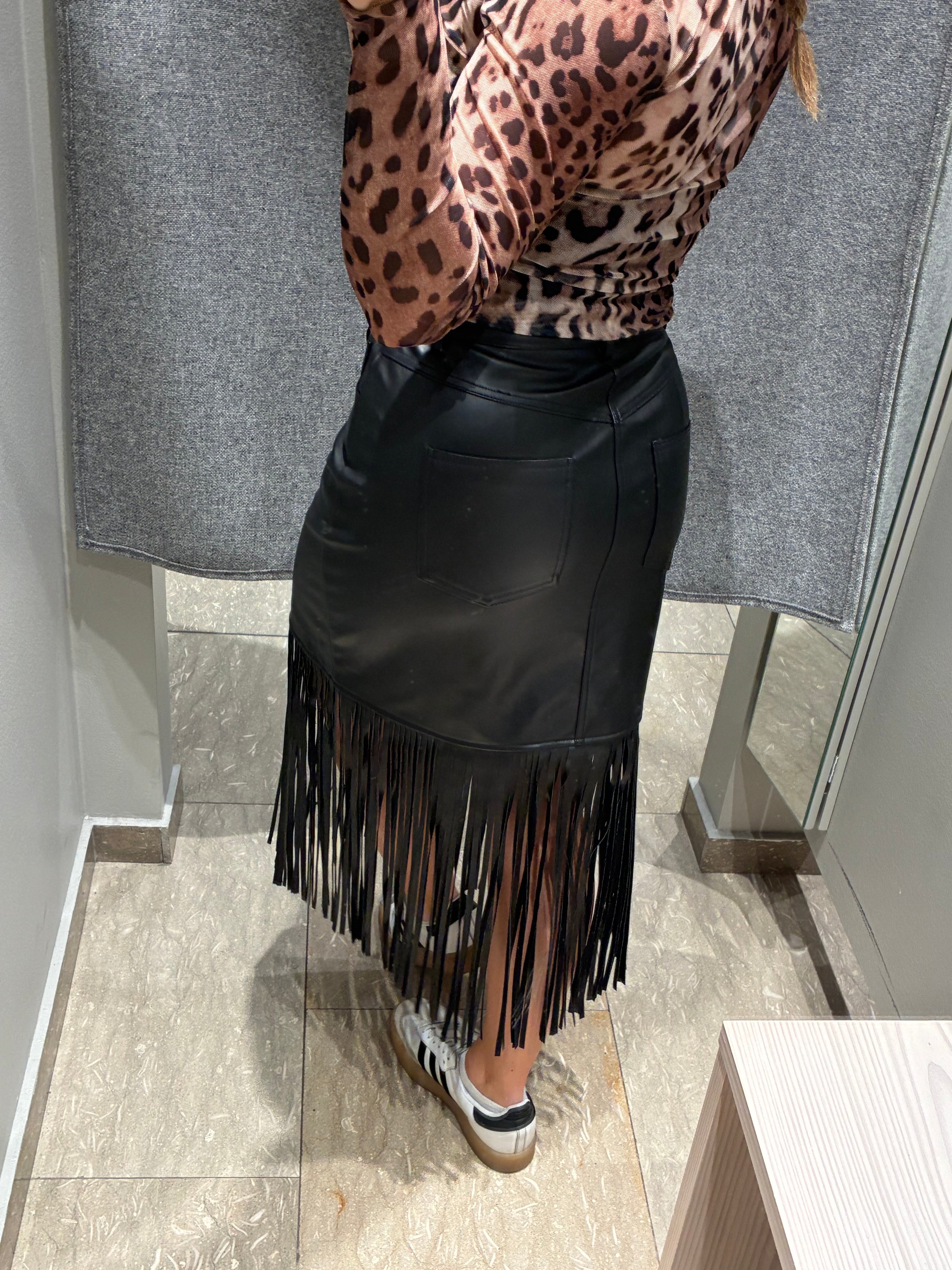 VIPRANA Short Skirt - Black Beauty